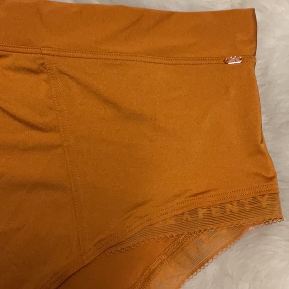 Microfiber Logo-Trim High-Waist Cheeky
Panty🌼🌼 - Picture 5 of 9